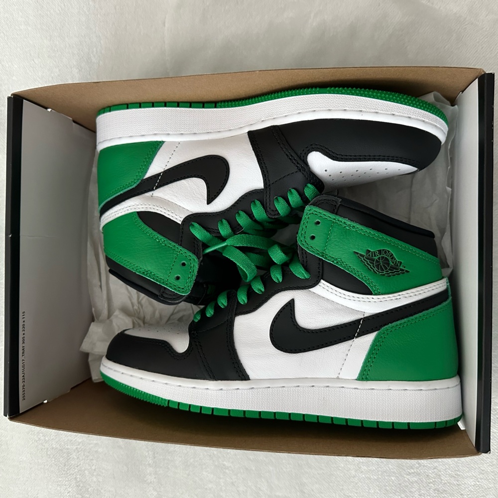 Nike Jordan 1 High Retro OG Black and Lucky Green Sneakers 39 or 6.5